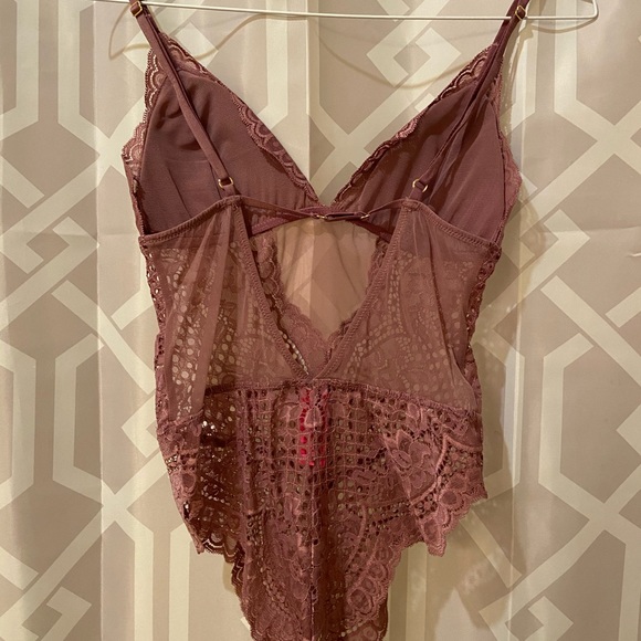 Lace bodysuit - Picture 2 of 2